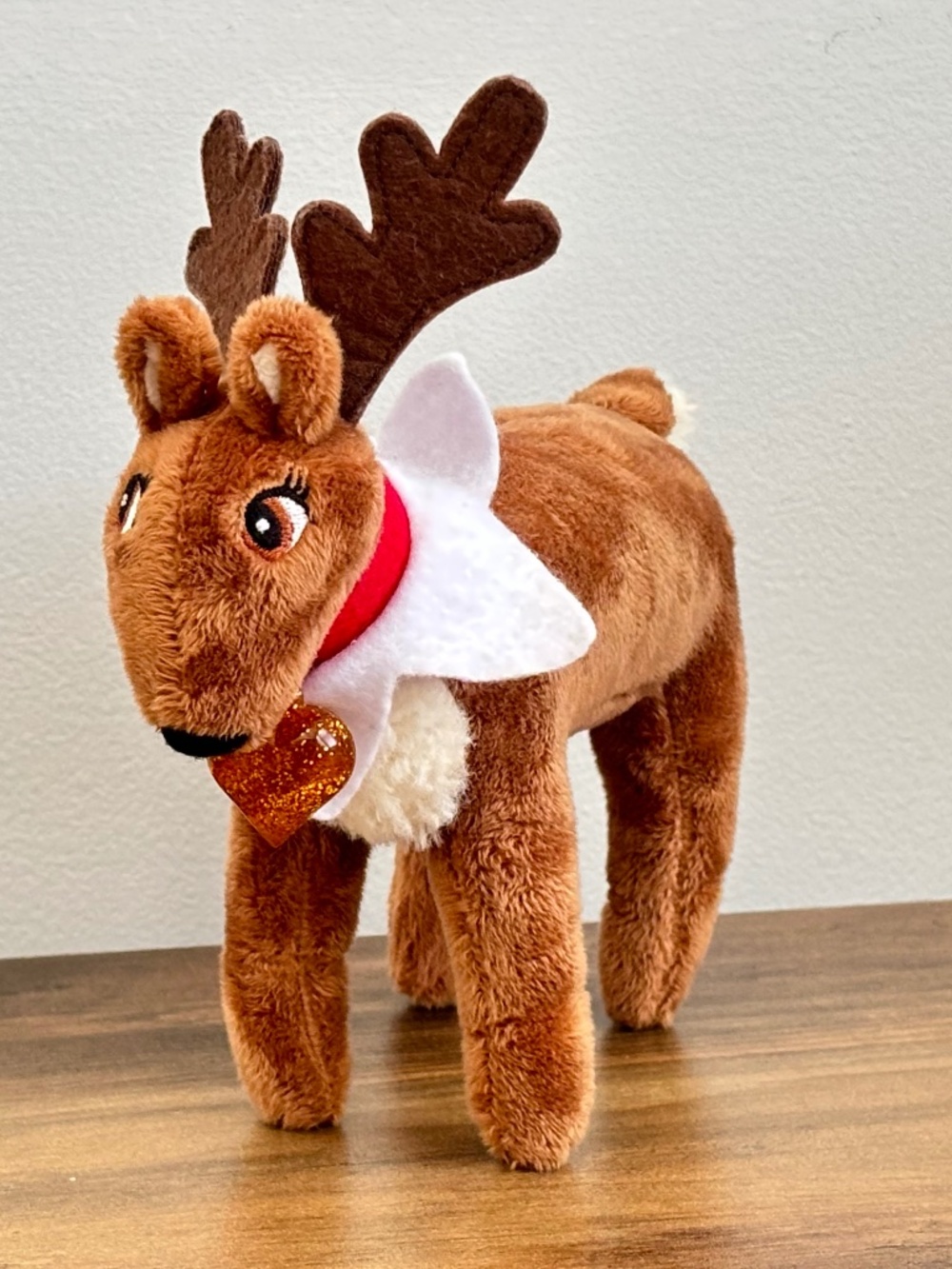 The Elf on the Shelf Elf Pets Reindeer Plush Gold Glitter Heart Stuffed Animal